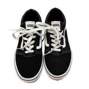 Kid’s Black Vans Sneaker Size 5
